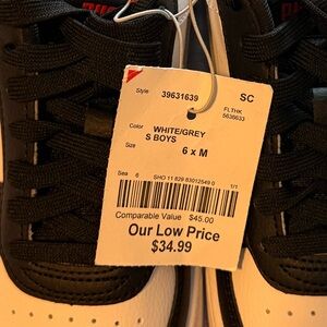 Puma Men's Black and White Sneakers
